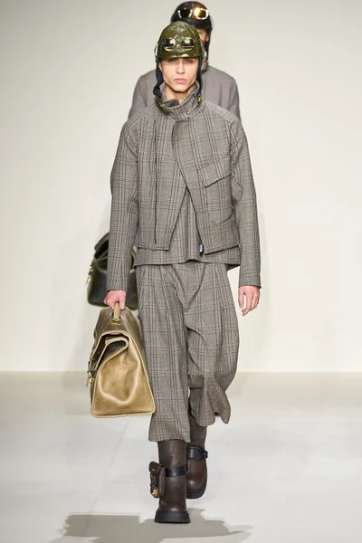 Look 10